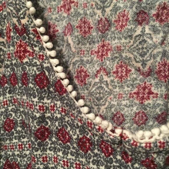 Open shoulder, low back, paisley top. - Picture 4 of 6